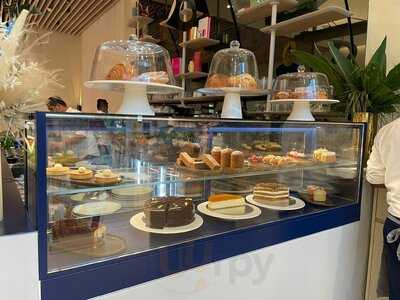 ‪the Lighthouse Mall Of The Emirates‬