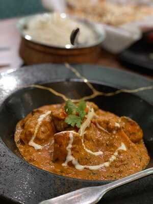 ‪chilli & Chutney‬