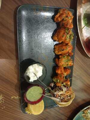 ‪chilli & Chutney‬