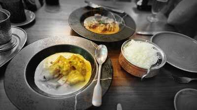 ‪chilli & Chutney‬