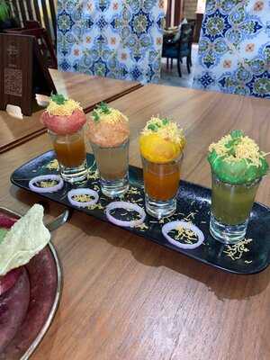 ‪chilli & Chutney‬