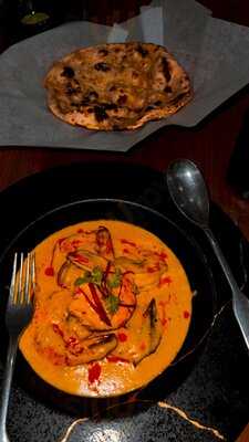 ‪chilli & Chutney‬