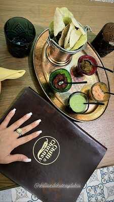 ‪chilli & Chutney‬