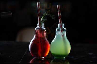 ‪revel Haus Restro Pub‬