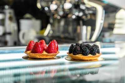 ‪captain's Table Coffee Shop‬