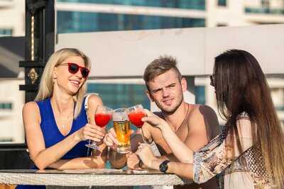 ‪skybar On 10 Poolbar‬