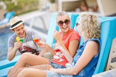 ‪skybar On 10 Poolbar‬