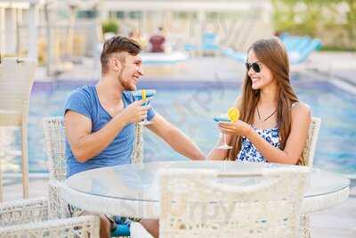 ‪skybar On 10 Poolbar‬