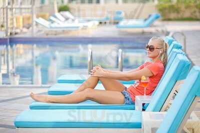 ‪skybar On 10 Poolbar‬