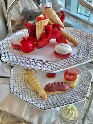 ‪the Lounge At Address Beach Resort‬