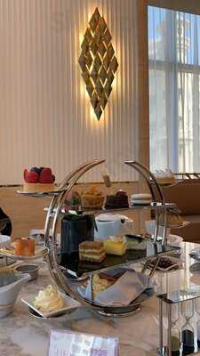 ‪her By Caroline Astor‬