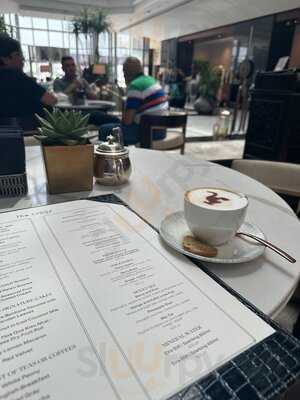 ‪the Lobby Lounge‬