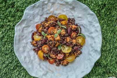 ‪grains & Greens‬