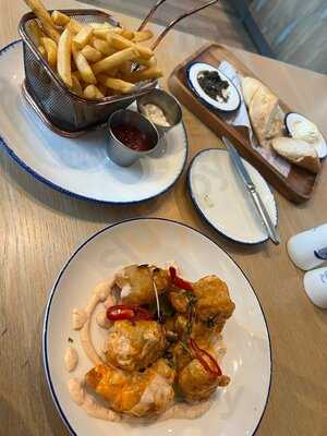 ‪village Bistro‬