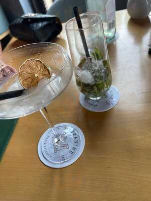 ‪mezzanine Bar & Kitchen‬