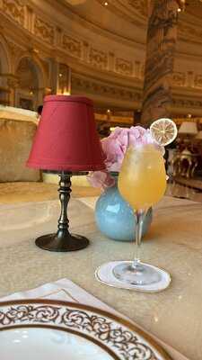 ‪blüthner Hall‬