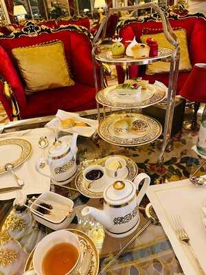 ‪blüthner Hall‬