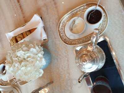 ‪blüthner Hall‬