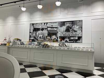 ‪see's Candies And Cafe‬
