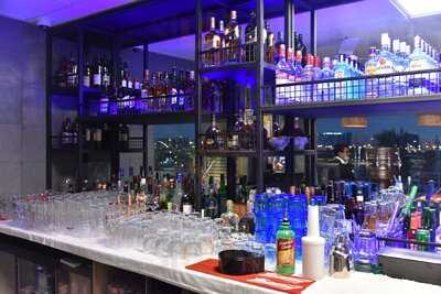 ‪ascent The Rooftop Lounge‬