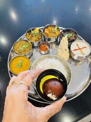 ‪golden Eats Multicuisine Restaurant‬