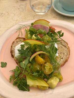 ‪brunch & Cake Jumeirah Islands‬