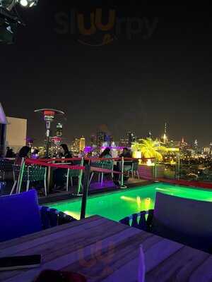 ‪high Note Pool And Sky Lounge‬