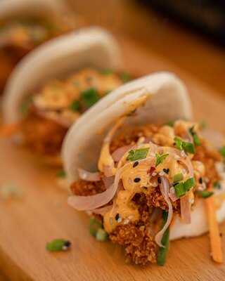 ‪little Neighborhood, Golden Mile‬