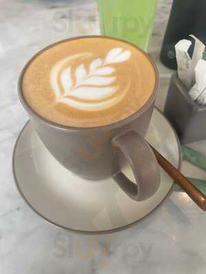 ‪risen Cafe And Artisanal Bakery - Dubai Marina‬