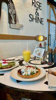 ‪risen Cafe And Artisanal Bakery - Dubai Marina‬