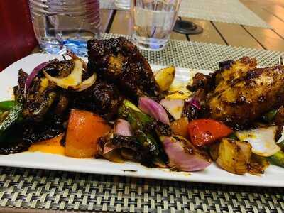 ‪tph Lakwil Restaurant, Lounge & Bar‬