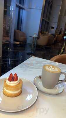 ‪risen Cafe And Artisanal Bakery - Jumeriah Village Circle‬