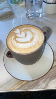 ‪risen Cafe And Artisanal Bakery - Jumeriah Village Circle‬