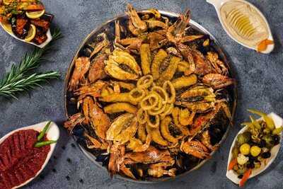 مطعم سمكاتو للمأكولات البحرية