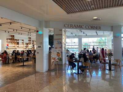 ‪ceramic Corner Cafe‬