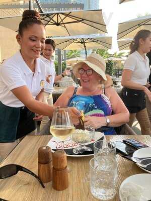 ‪hurricane's Grill & Bar The Beach‬