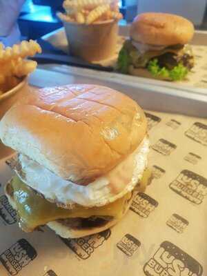 ‪lush Burger‬
