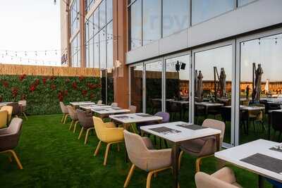 ‪pele Pool Bar & Social Hub‬