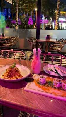 ‪madness Restaurant‬