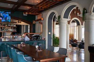 ‪crafty Fox Gastropub & Sports Bar‬