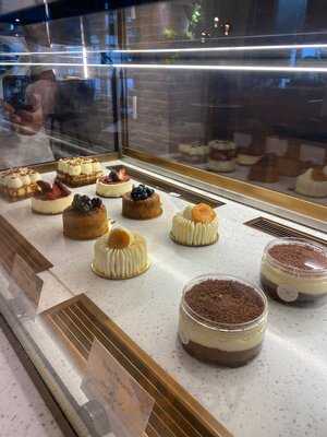 ‪risen Café And Artisanal Bakery - Barsha Heights‬