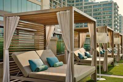 ‪myami Pool Bar & Lounge‬