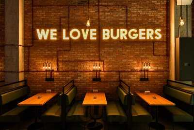 ‪roadster Diner‬