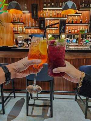 ‪rags To Riches Restaurant‬