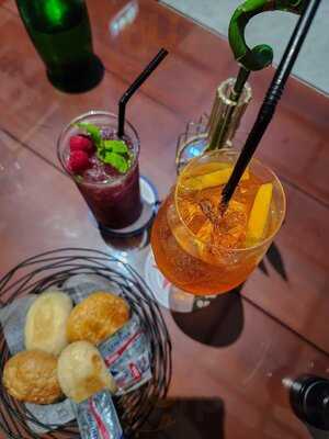 ‪rags To Riches Restaurant‬