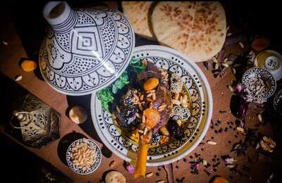 ‪lola's Restaurant‬