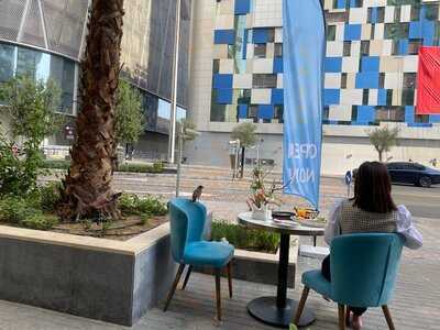 ‪lola's Restaurant‬