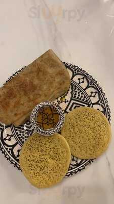 ‪lola's Restaurant‬