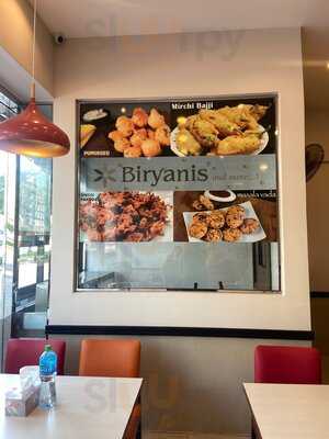 ‪biryanis‬