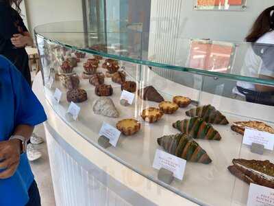 ‪flaky Pastry Croissant Co.‬